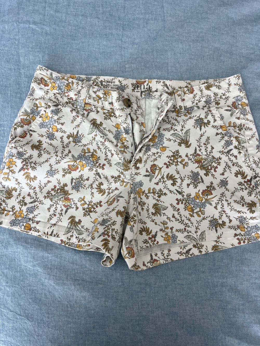 A.n.a. Floral Print Women's Shorts in Cream